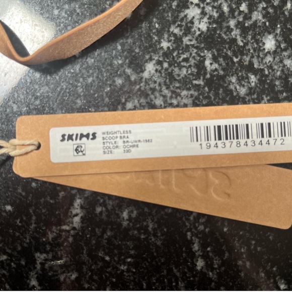 Skims bra 32D - Picture 2 of 3